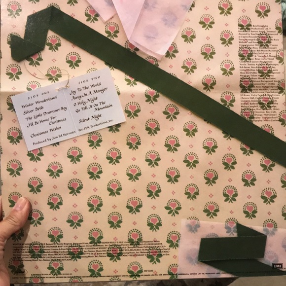 3/$30 Anne Murray Christmas Wishes Vintage Vinyl Album 1981 - Picture 2 of 4